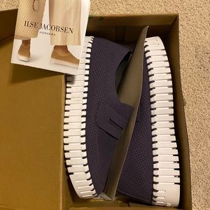 Ilse Jacobsen tulip loafer comfort 39 9 navy blue laser perforated leather